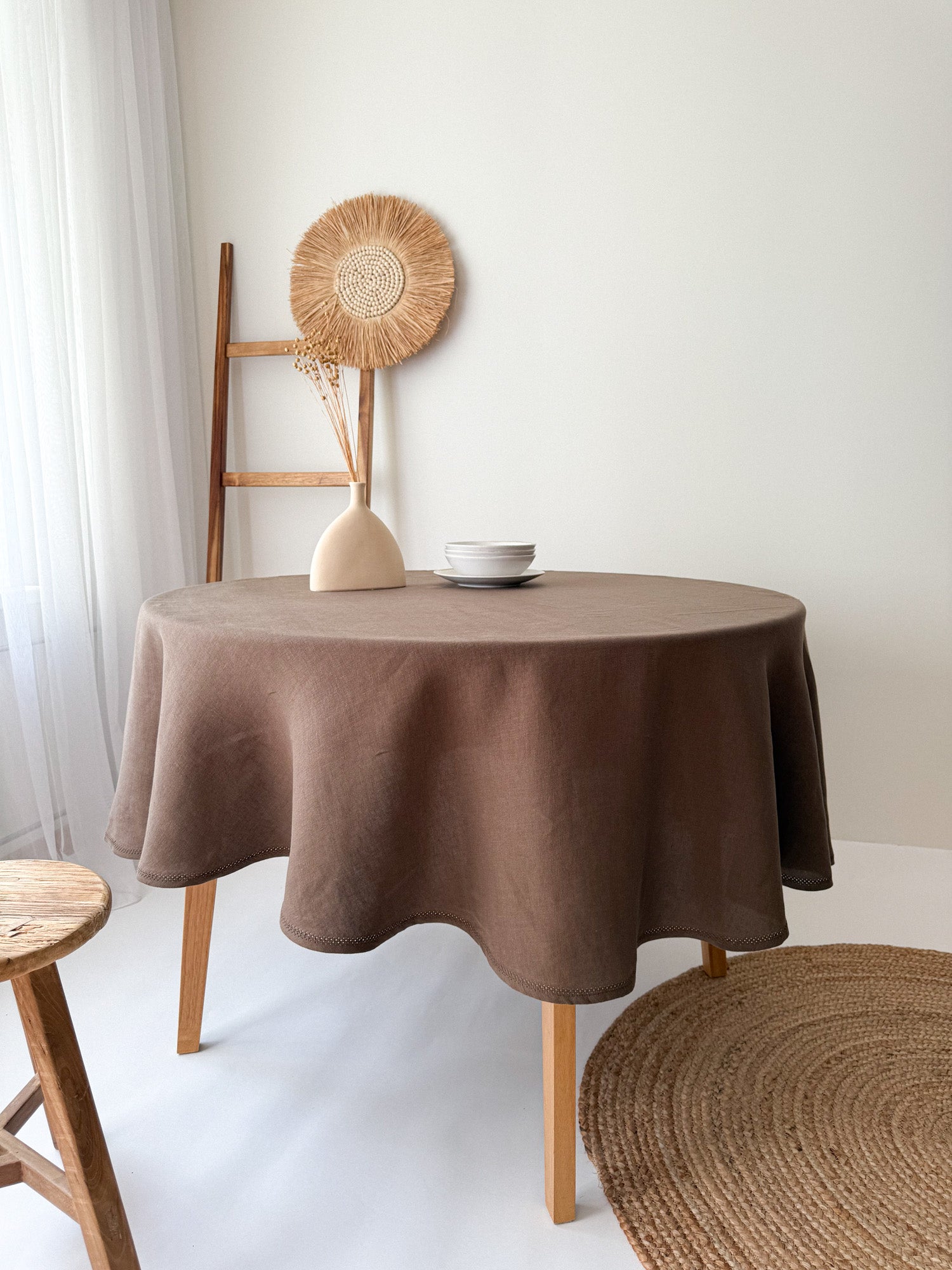 Nappe ronde en lin avec motif ajouré - Marron