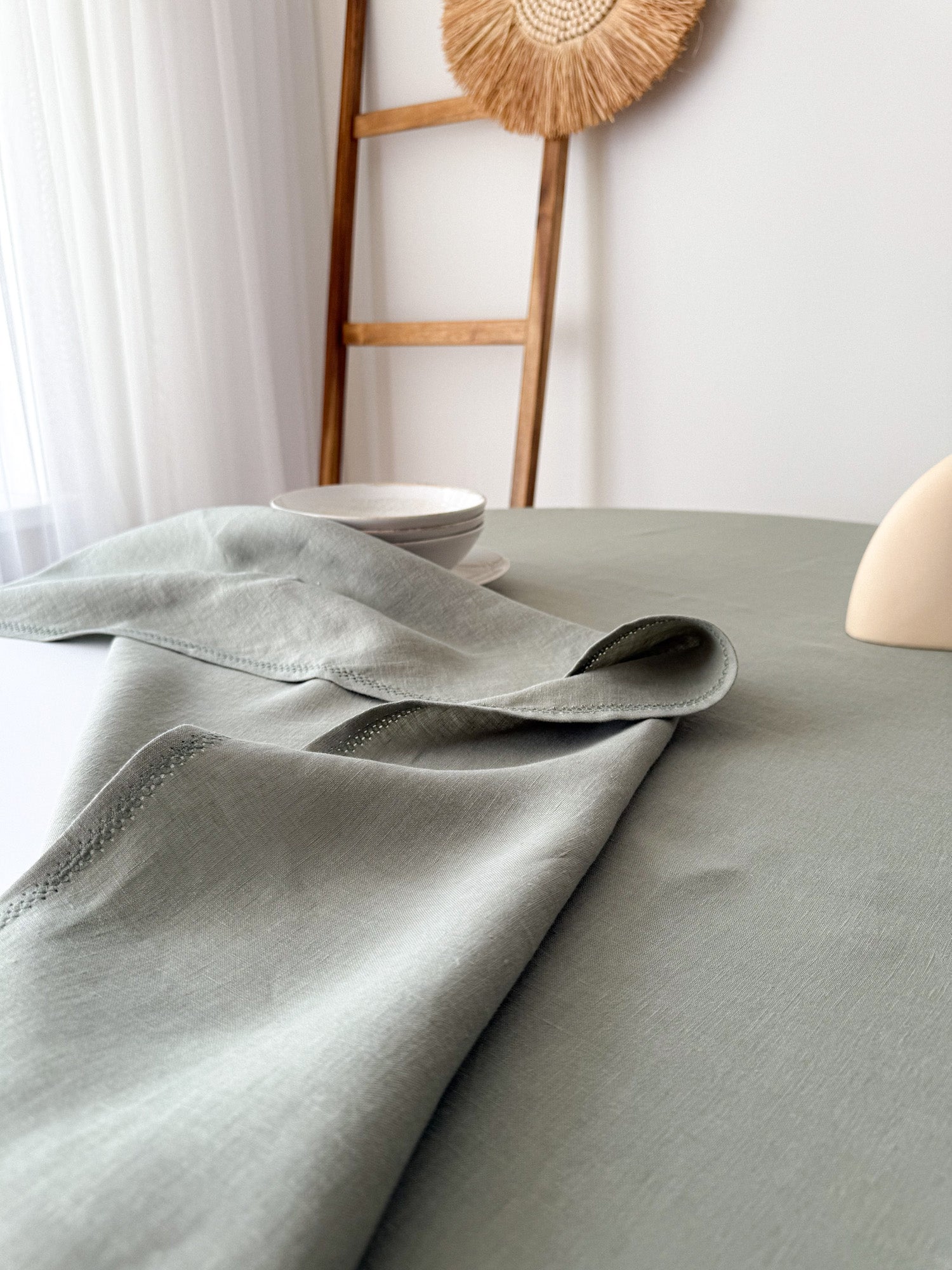 Nappe ronde en lin avec motif ajouré - Vert Sauge
