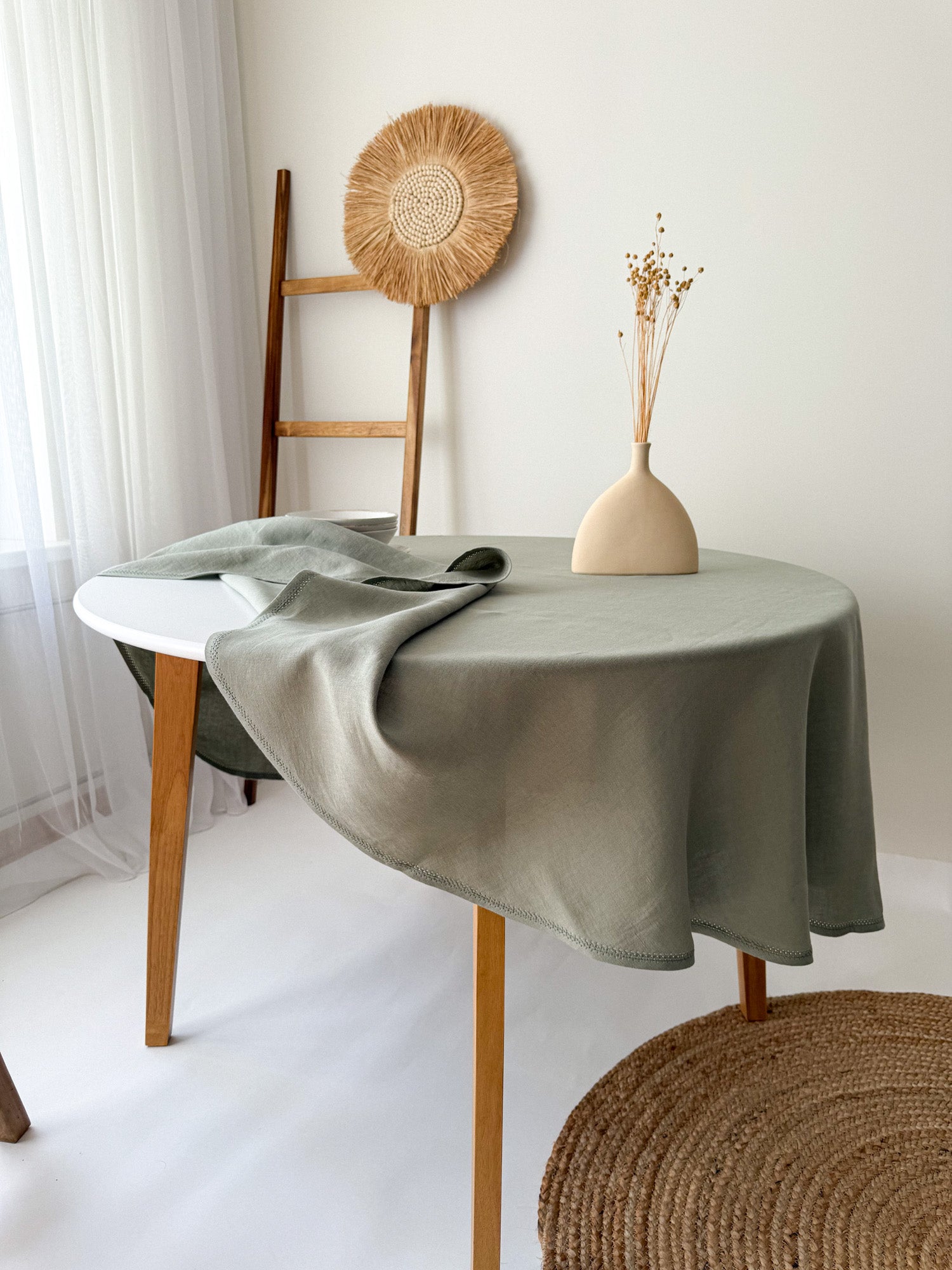 Nappe ronde en lin avec motif ajouré - Vert Sauge