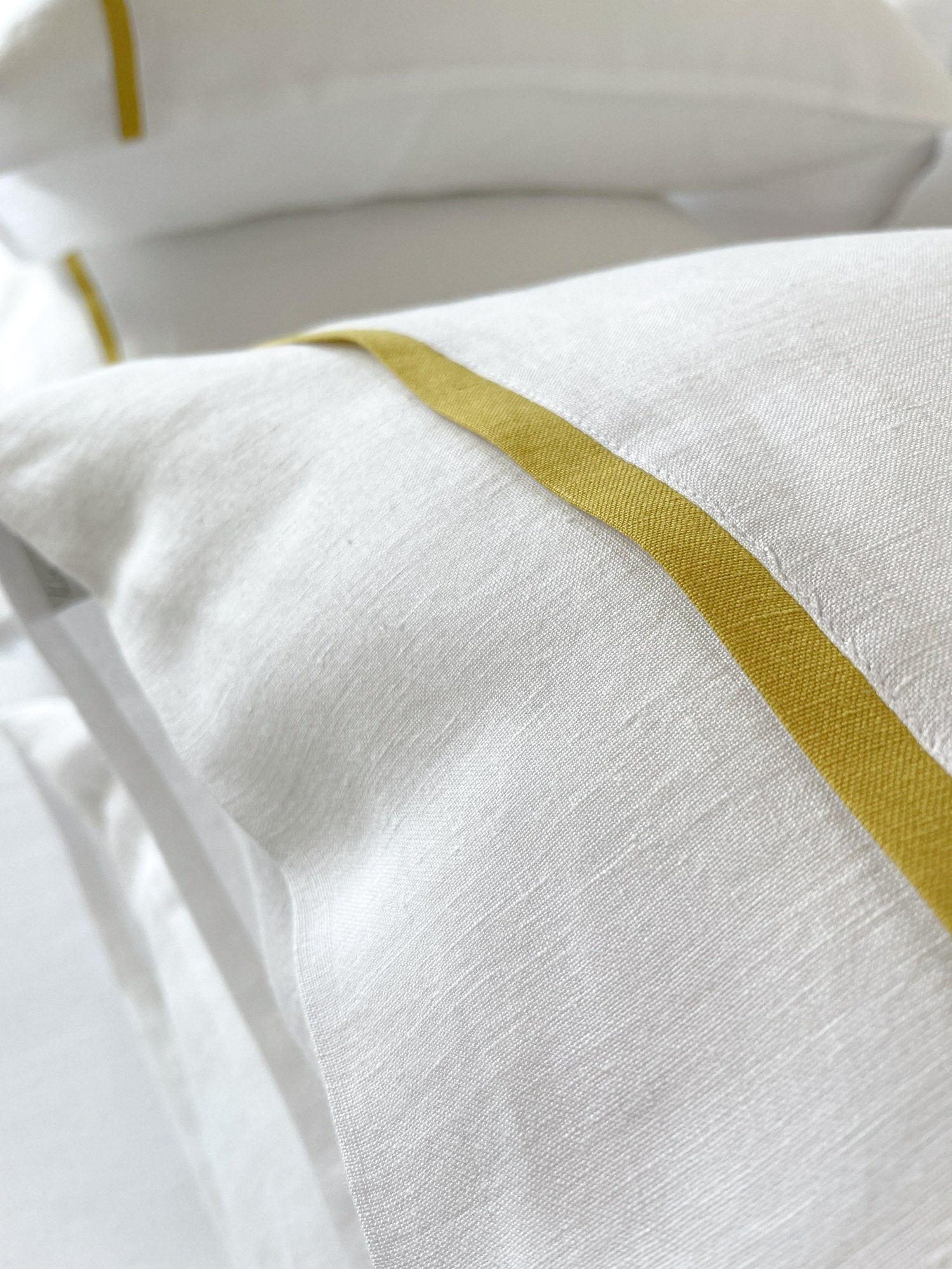 Taie d'oreiller en lin avec garniture - blanc et jaune - Linen Notes