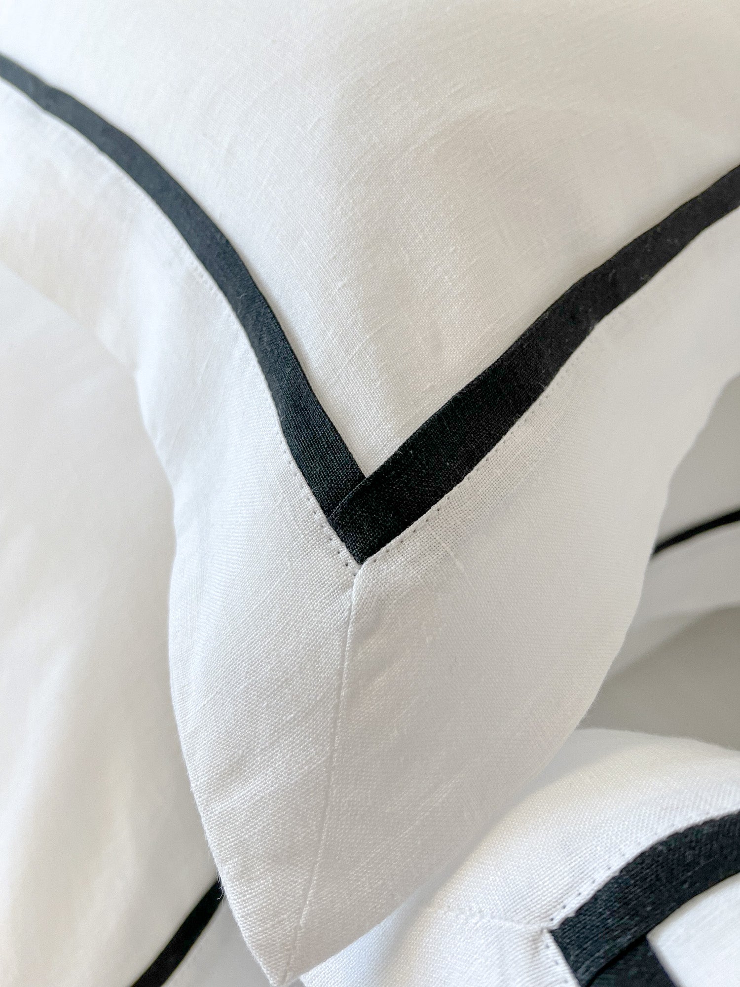 Taie d'oreiller en lin avec bordure - blanc et noire - Linen Notes