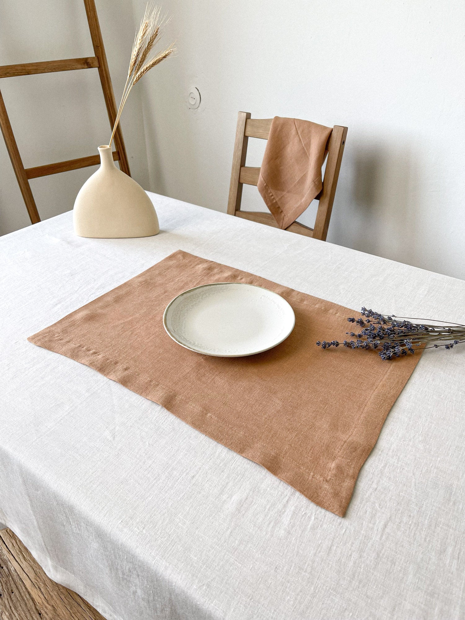 Tischset aus tan Leinen mit Kuvertecken - Linen Notes