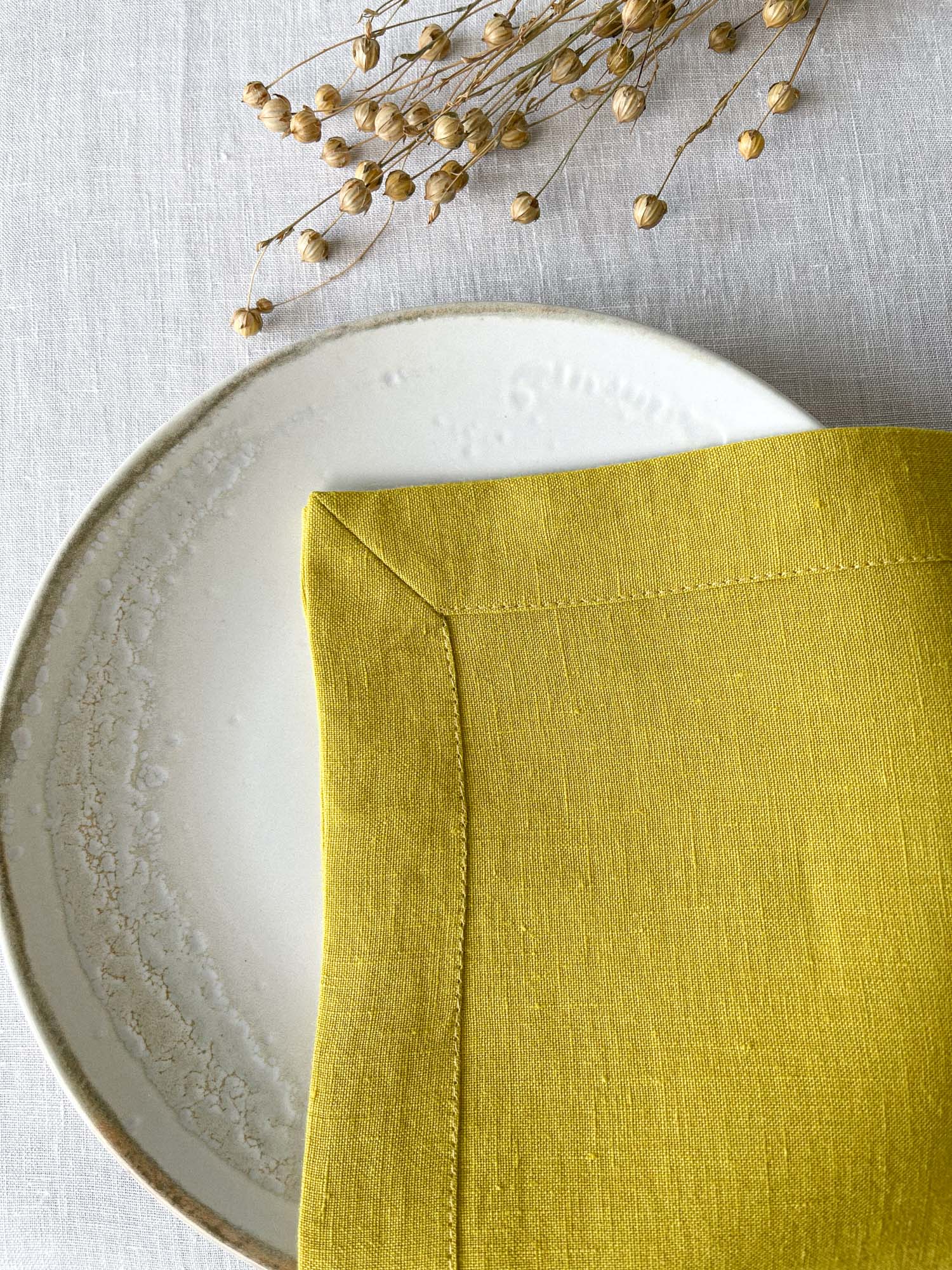 Chartreuse-gelbe Leinenserviette mit Kuvertecken - Linen Notes