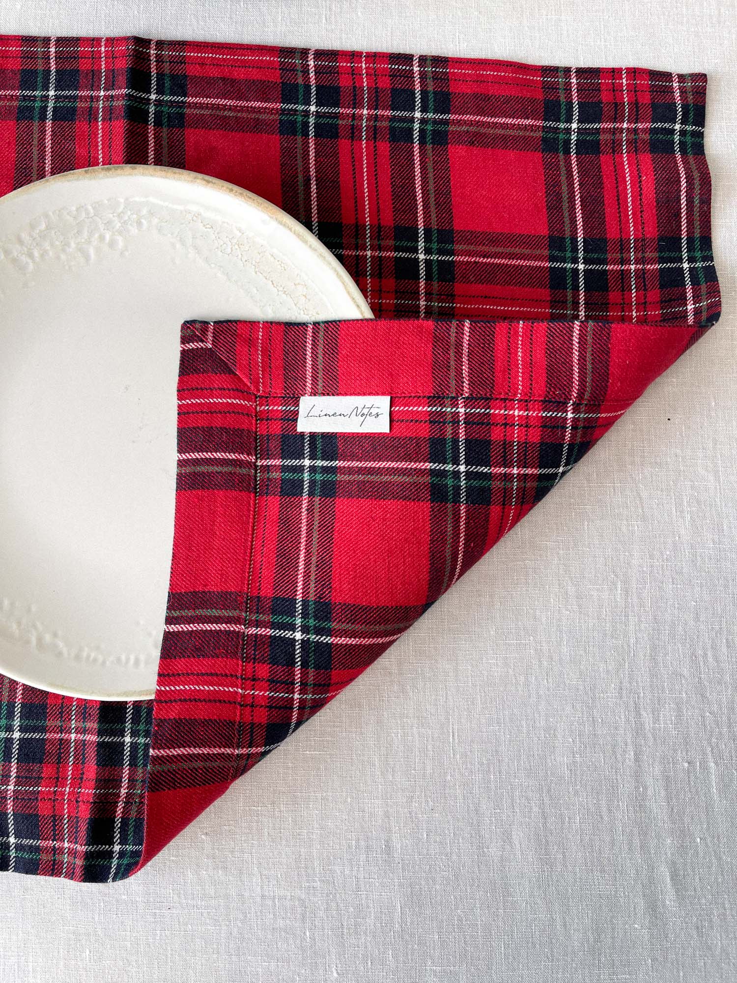 Tischset aus rotem Tartan-Leinen mit Kuvertecken - Linen Notes