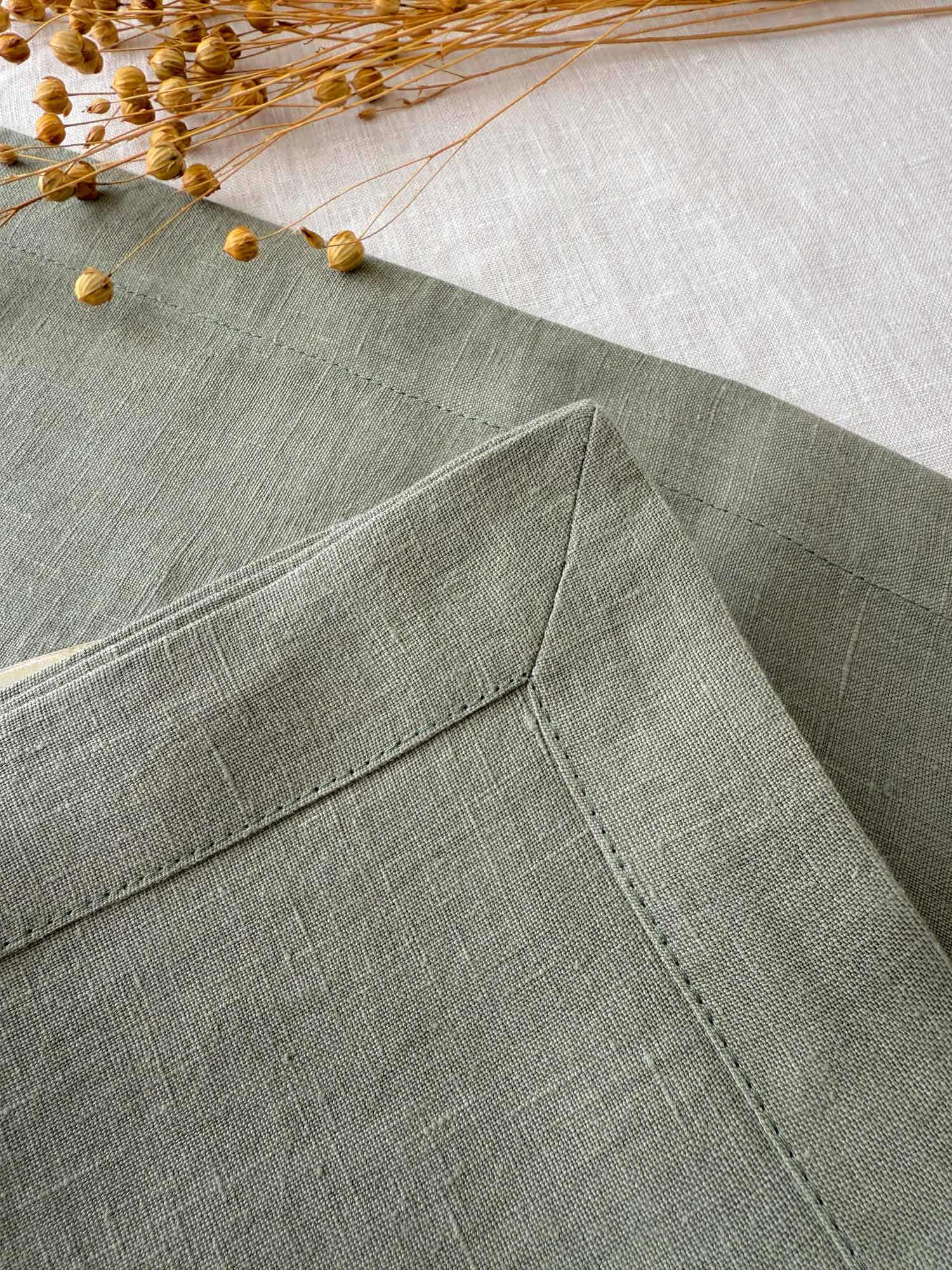 Serviette de table en lin vert sauge