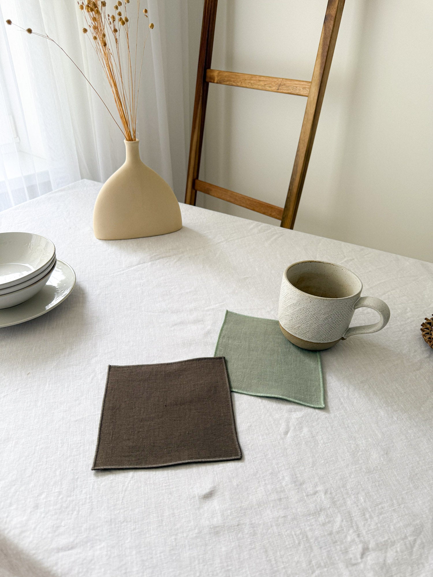 Dessous de verre en lin marron avec ourlet roulé - lot de 4