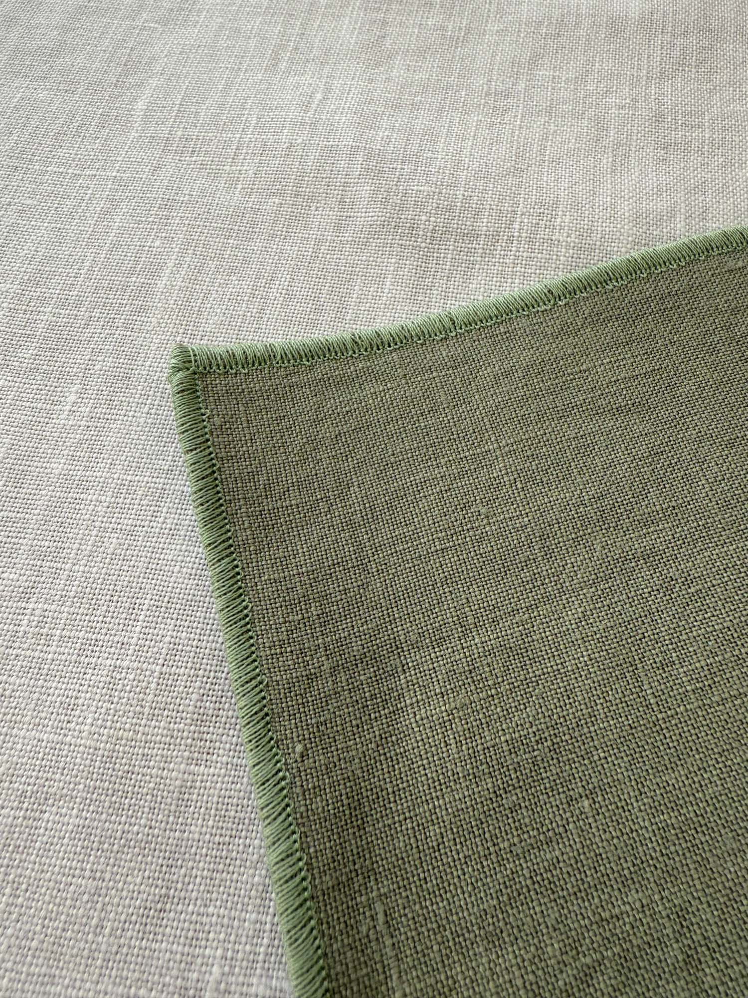 Dessous de verre en lin vert sauge avec ourlet roulé - lot de 4