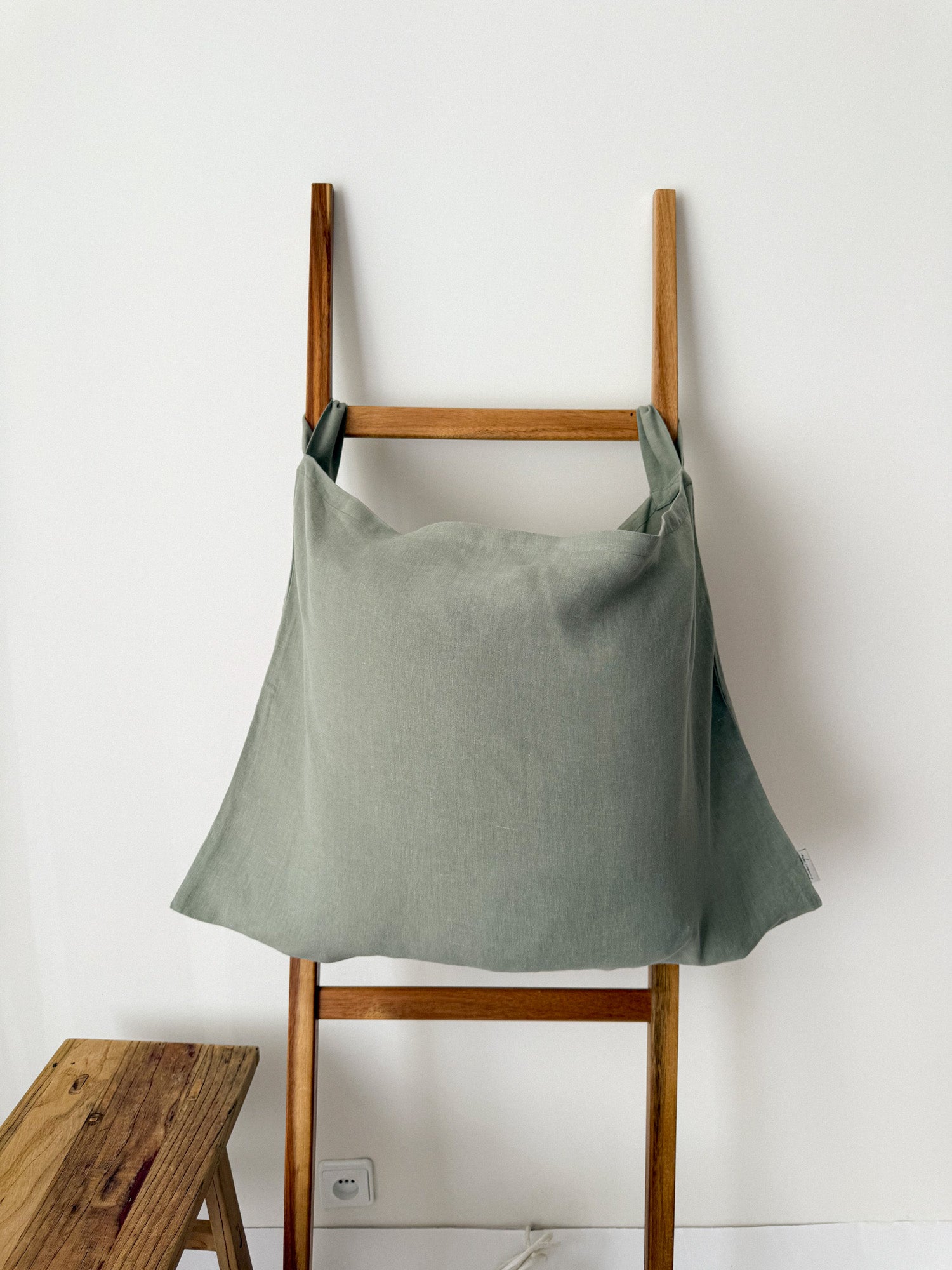 Sac à linge à suspendre en lin - Vert Sauge