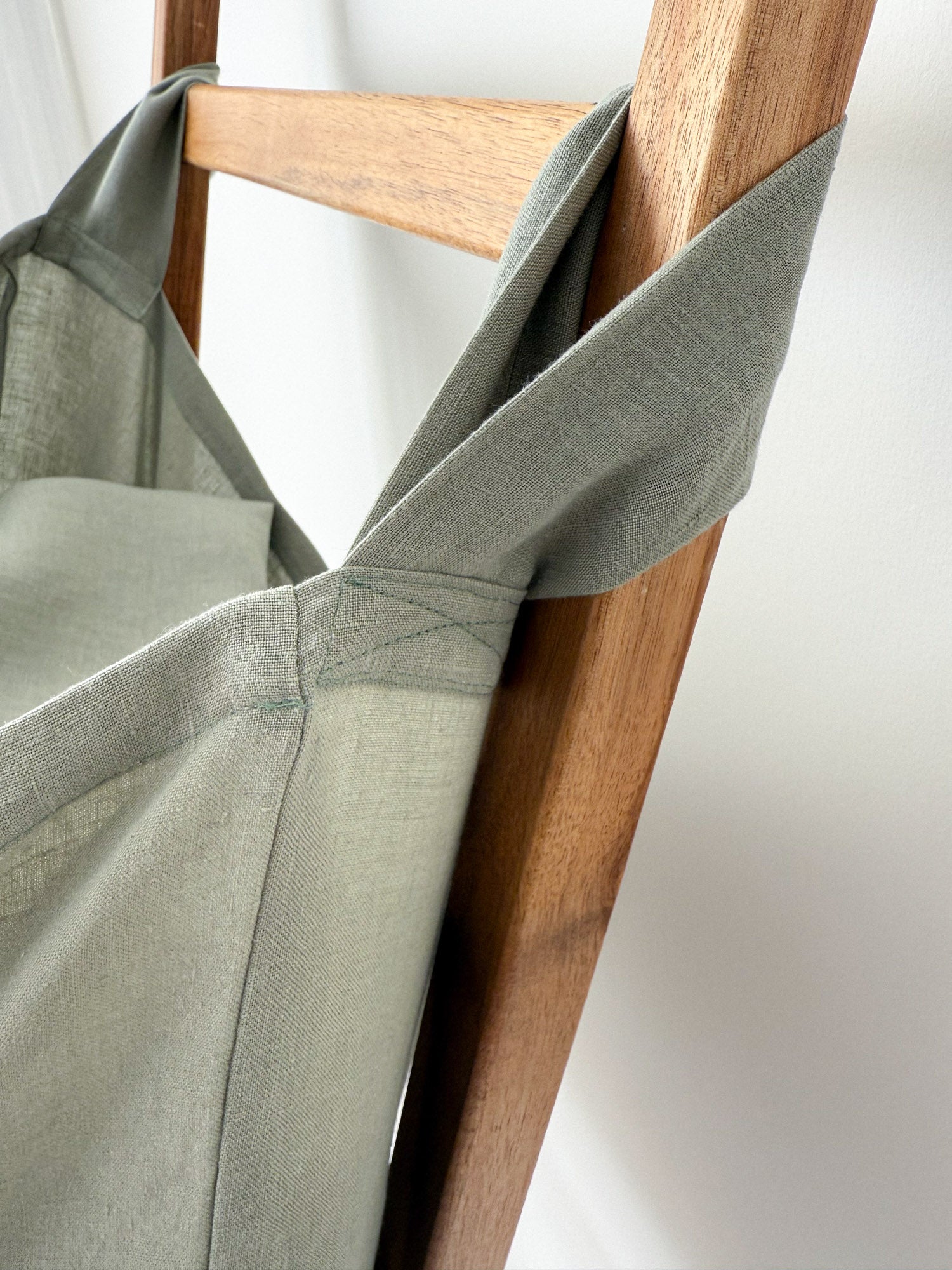 Sac à linge à suspendre en lin - Vert Sauge