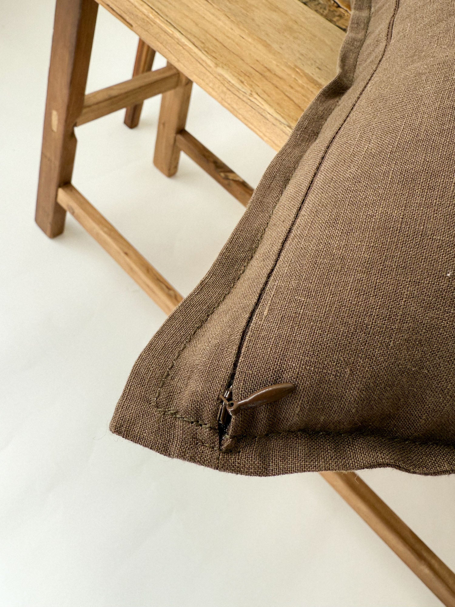 Housse de coussin en lin avec bordure - Marron