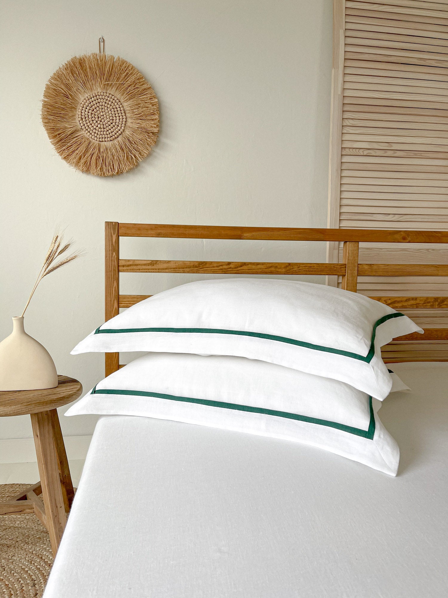 Taie d'oreiller en lin avec bordure - blanc et vert foncé - Linen Notes