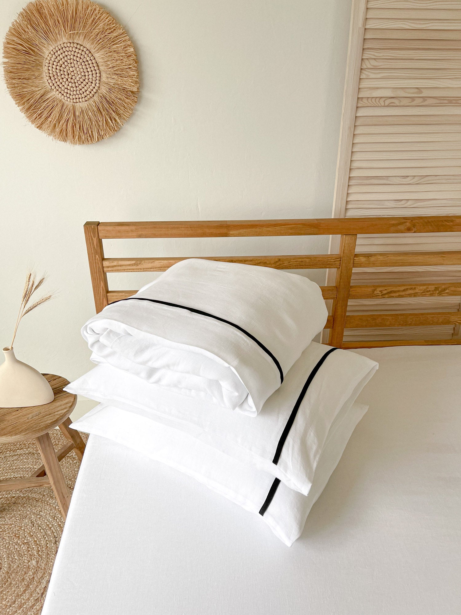 Parure de lit en lin avec bordure blanc et noire - Linen Notes