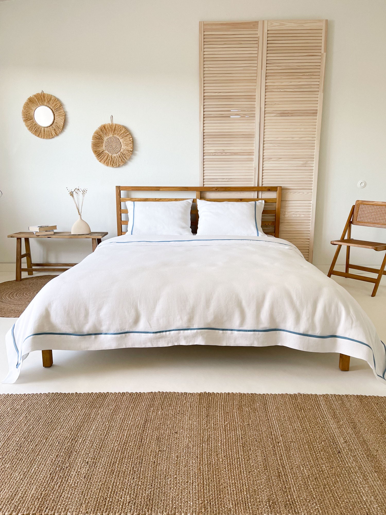 Parure de lit en lin avec bordure blanc et bleu clair - Linen Notes