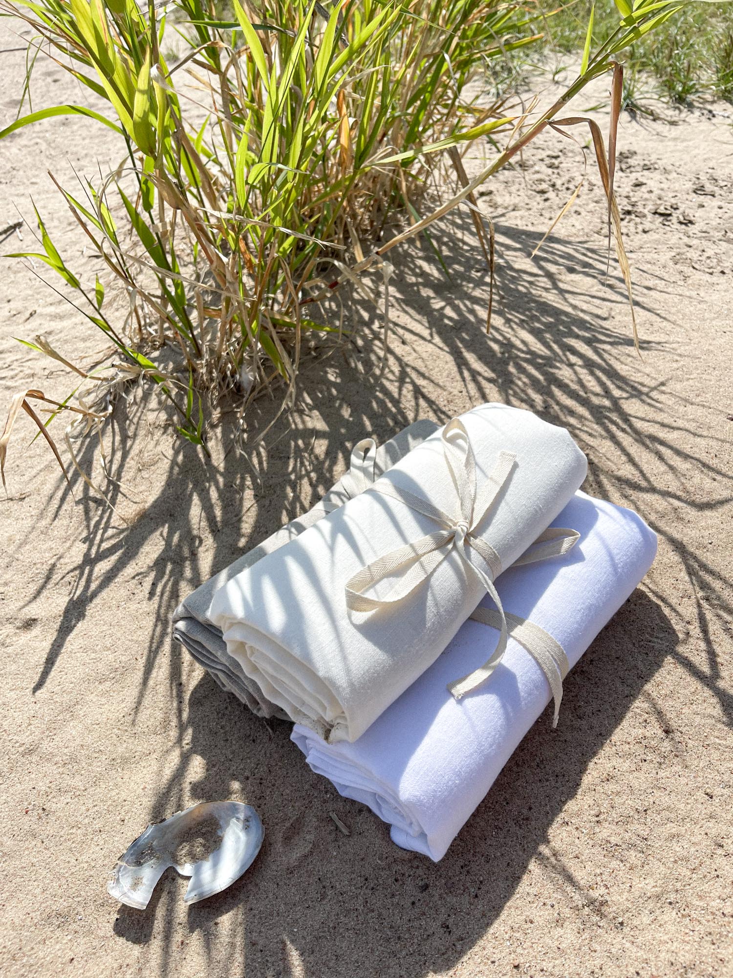 Serviette de plage en lin lavé - blanc cassé